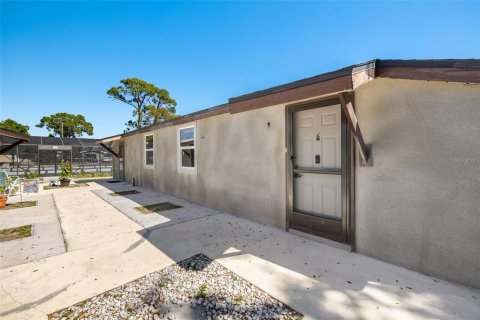 Condominio en alquiler en Port Charlotte, Florida, 2 dormitorios, 89.19 m2 № 1732699 - foto 2