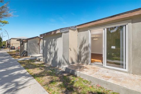 Condominio en alquiler en Port Charlotte, Florida, 2 dormitorios, 89.19 m2 № 1732699 - foto 3