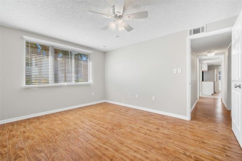 Condominio en alquiler en Port Charlotte, Florida, 2 dormitorios, 89.19 m2 № 1732699 - foto 13