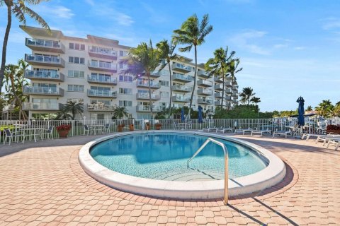 Condominio en venta en Pompano Beach, Florida, 2 dormitorios, 91.97 m2 № 2190065 - foto 16