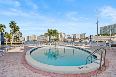 Condominio en venta en Pompano Beach, Florida, 2 dormitorios, 91.97 m2 № 2190065 - foto 15
