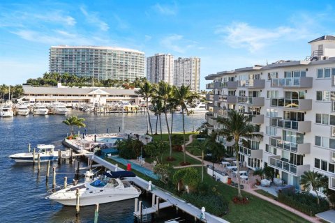 Condominio en venta en Pompano Beach, Florida, 2 dormitorios, 91.97 m2 № 2190065 - foto 10