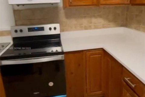 House in Miami Gardens, Florida 5 bedrooms, 221.76 sq.m. № 1992997 - photo 8