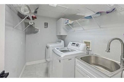 Casa en venta en Lake Mary, Florida, 5 dormitorios, 329.15 m2 № 1909473 - foto 29