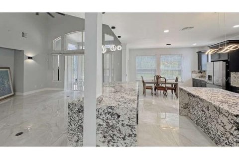 Casa en venta en Lake Mary, Florida, 5 dormitorios, 329.15 m2 № 1909473 - foto 9