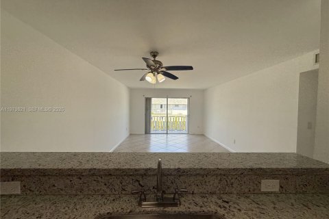 Copropriété à louer à Miami, Floride: 2 chambres, 85.47 m2 № 2046176 - photo 3
