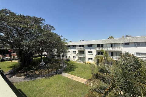 Copropriété à louer à Miami, Floride: 2 chambres, 85.47 m2 № 2046176 - photo 6