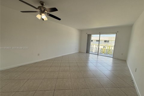 Copropriété à louer à Miami, Floride: 2 chambres, 85.47 m2 № 2046176 - photo 4