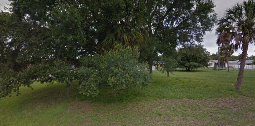 Propiedad comercial en Port Charlotte, Florida № 2158339