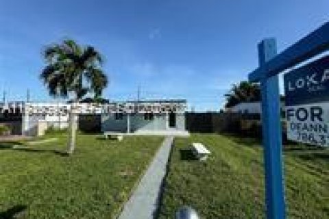 Villa ou maison à Opa-locka, Floride 2 chambres, 55.18 m2 № 1997386
