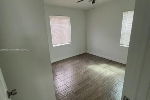 Villa ou maison à louer à Opa-locka, Floride: 2 chambres, 55.18 m2 № 1997386 - photo 19