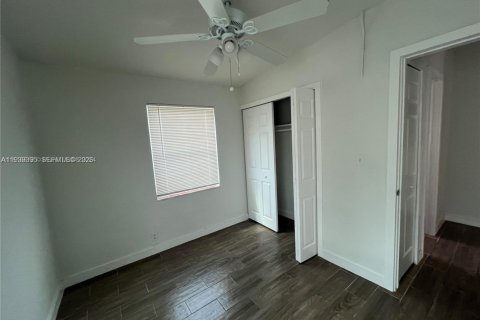 Villa ou maison à louer à Opa-locka, Floride: 2 chambres, 55.18 m2 № 1997386 - photo 17