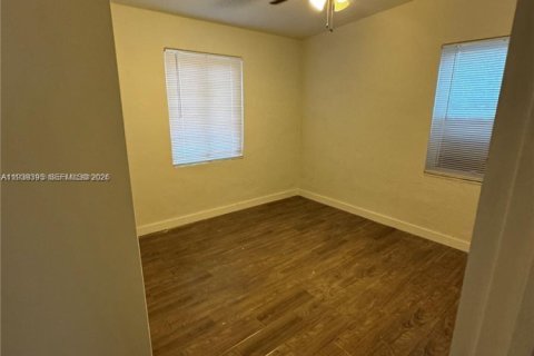 Villa ou maison à louer à Opa-locka, Floride: 2 chambres, 55.18 m2 № 1997386 - photo 12