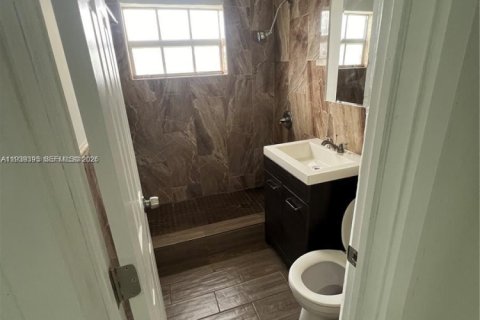 Villa ou maison à louer à Opa-locka, Floride: 2 chambres, 55.18 m2 № 1997386 - photo 14