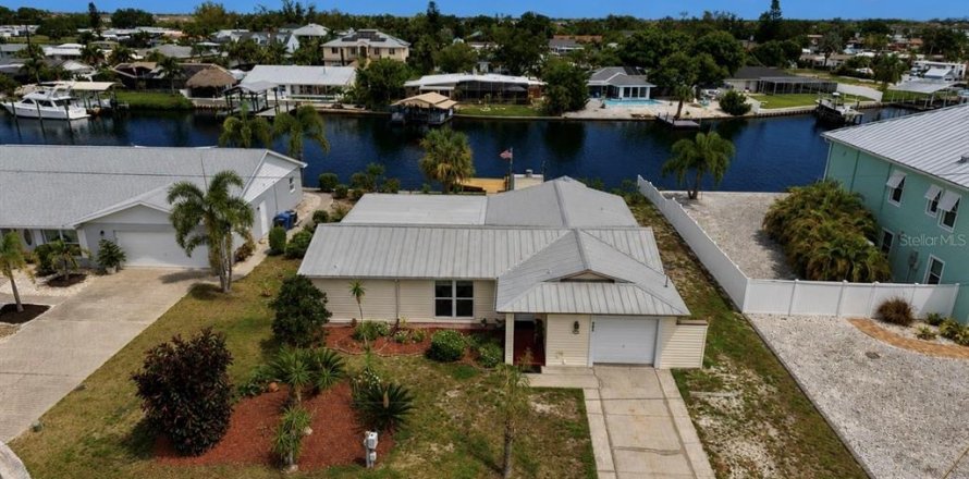 Villa ou maison à Ruskin, Floride 3 chambres, 133.97 m2 № 2102591