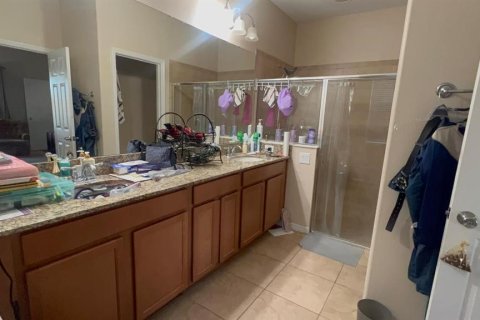 House in Kissimmee, Florida 5 bedrooms, 322.84 sq.m. № 2421835 - photo 11