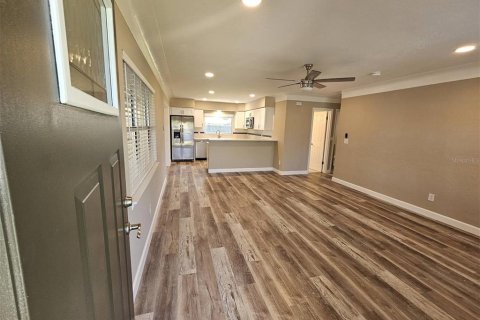 Casa en venta en Saint Petersburg, Florida, 2 dormitorios, 100.33 m2 № 2299691 - foto 5