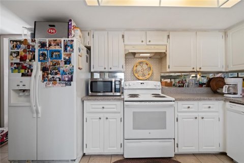 Condo in Orlando, Florida, 2 bedrooms  № 1634663 - photo 9
