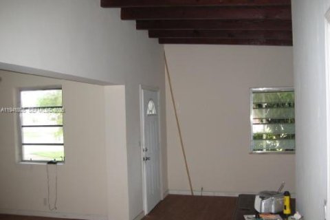Villa ou maison à vendre à Miami, Floride: 2 chambres, 76.92 m2 № 1998714 - photo 5