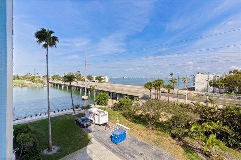 Condominio en venta en Saint Petersburg, Florida, 2 dormitorios, 109.16 m2 № 2092937 - foto 22