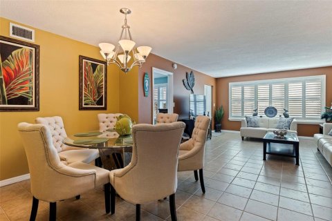Condominio en venta en Saint Petersburg, Florida, 2 dormitorios, 109.16 m2 № 2092937 - foto 3