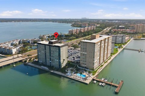 Condominio en Saint Petersburg, Florida, 2 dormitorios  № 2092937