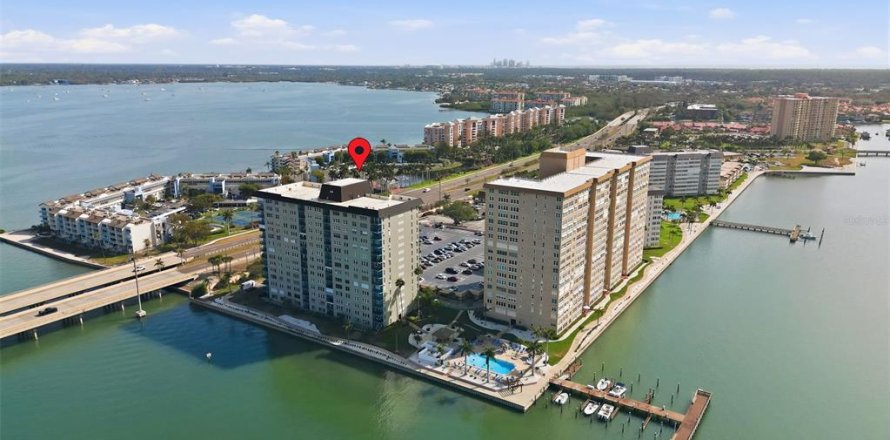 Condominio en Saint Petersburg, Florida, 2 dormitorios  № 2092937