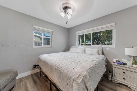 House in Pembroke Pines, Florida 4 bedrooms, 169.36 sq.m. № 1940092 - photo 12