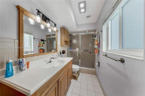 House in Pembroke Pines, Florida 4 bedrooms, 169.36 sq.m. № 1940092 - photo 10