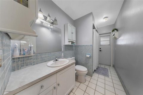 House in Pembroke Pines, Florida 4 bedrooms, 169.36 sq.m. № 1940092 - photo 14