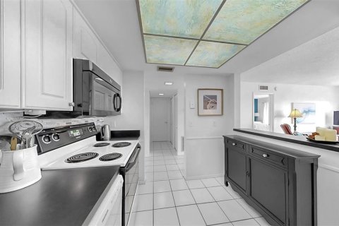 Condo in Saint Petersburg, Florida, 1 bedroom  № 1856726 - photo 6