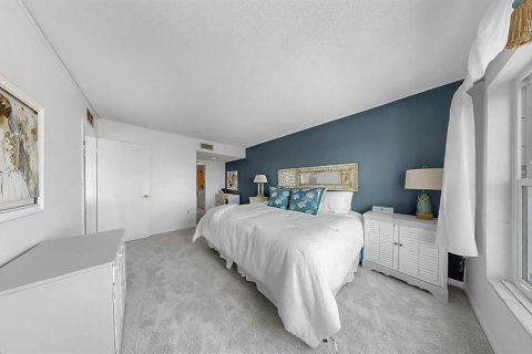 Condo in Saint Petersburg, Florida, 1 bedroom  № 1856726 - photo 12