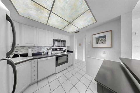Condo in Saint Petersburg, Florida, 1 bedroom  № 1856726 - photo 5