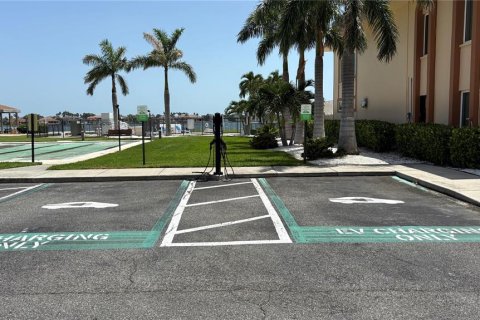 Condo in Saint Petersburg, Florida, 1 bedroom  № 1856726 - photo 19