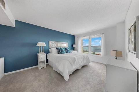 Condo in Saint Petersburg, Florida, 1 bedroom  № 1856726 - photo 11