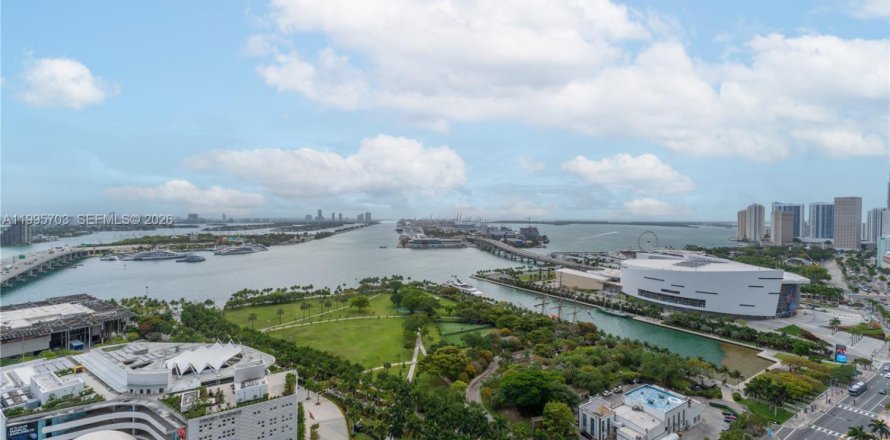 Condo à Miami, Floride, 2 chambres  № 2058894