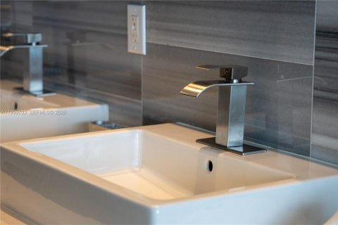 Copropriété à vendre à Miami, Floride: 2 chambres, 144.65 m2 № 2058894 - photo 19