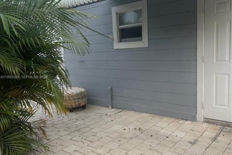 Propiedad comercial en alquiler en Pompano Beach, Florida, 1 dormitorio, 101.73 m2 № 2052627 - foto 16