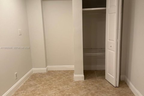 Propiedad comercial en alquiler en Pompano Beach, Florida, 1 dormitorio, 101.73 m2 № 2052627 - foto 9