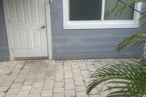 Propiedad comercial en alquiler en Pompano Beach, Florida, 1 dormitorio, 101.73 m2 № 2052627 - foto 17