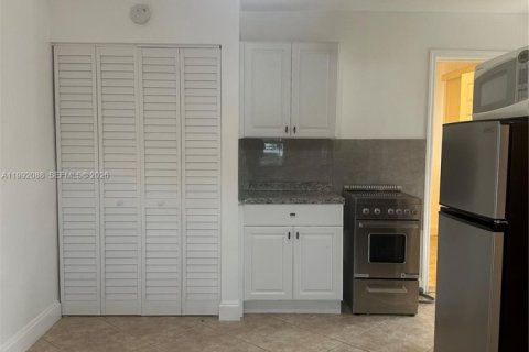 Propiedad comercial en Pompano Beach, Florida 1 dormitorio, 101.73 m2 № 2052627