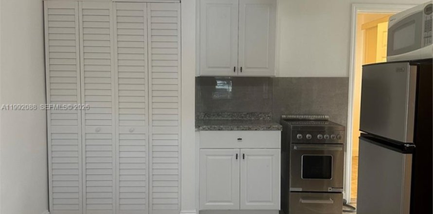 Propiedad comercial en Pompano Beach, Florida 1 dormitorio, 101.73 m2 № 2052627