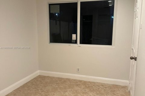 Propiedad comercial en alquiler en Pompano Beach, Florida, 1 dormitorio, 101.73 m2 № 2052627 - foto 8