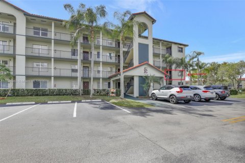 Condominio en venta en Pembroke Pines, Florida, 2 dormitorios, 140 m2 № 1934927 - foto 1