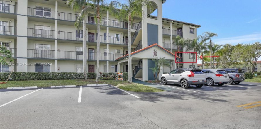 Condominio en Pembroke Pines, Florida, 2 dormitorios № 1934927