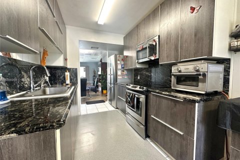 Condominio en venta en Pembroke Pines, Florida, 2 dormitorios, 140 m2 № 1934927 - foto 13