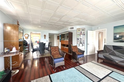 Condominio en venta en Pembroke Pines, Florida, 2 dormitorios, 140 m2 № 1934927 - foto 5