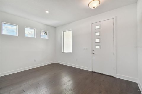 House in Tampa, Florida 4 bedrooms, 223.8 sq.m. № 1326359 - photo 8