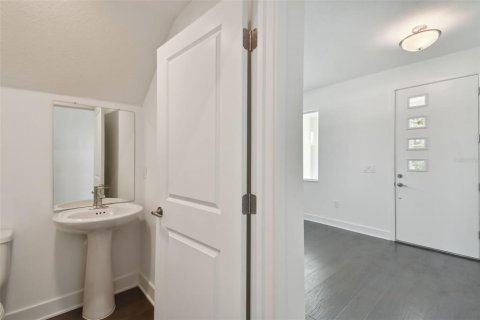 House in Tampa, Florida 4 bedrooms, 223.8 sq.m. № 1326359 - photo 11