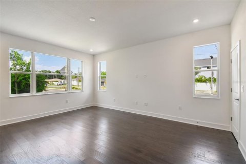 House in Tampa, Florida 4 bedrooms, 223.8 sq.m. № 1326359 - photo 14